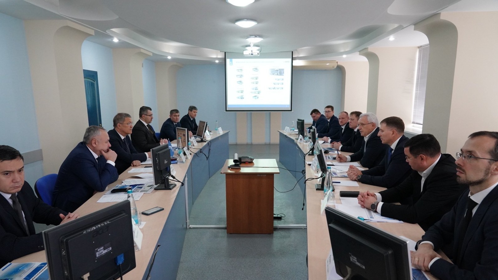 Олег  Яровиков