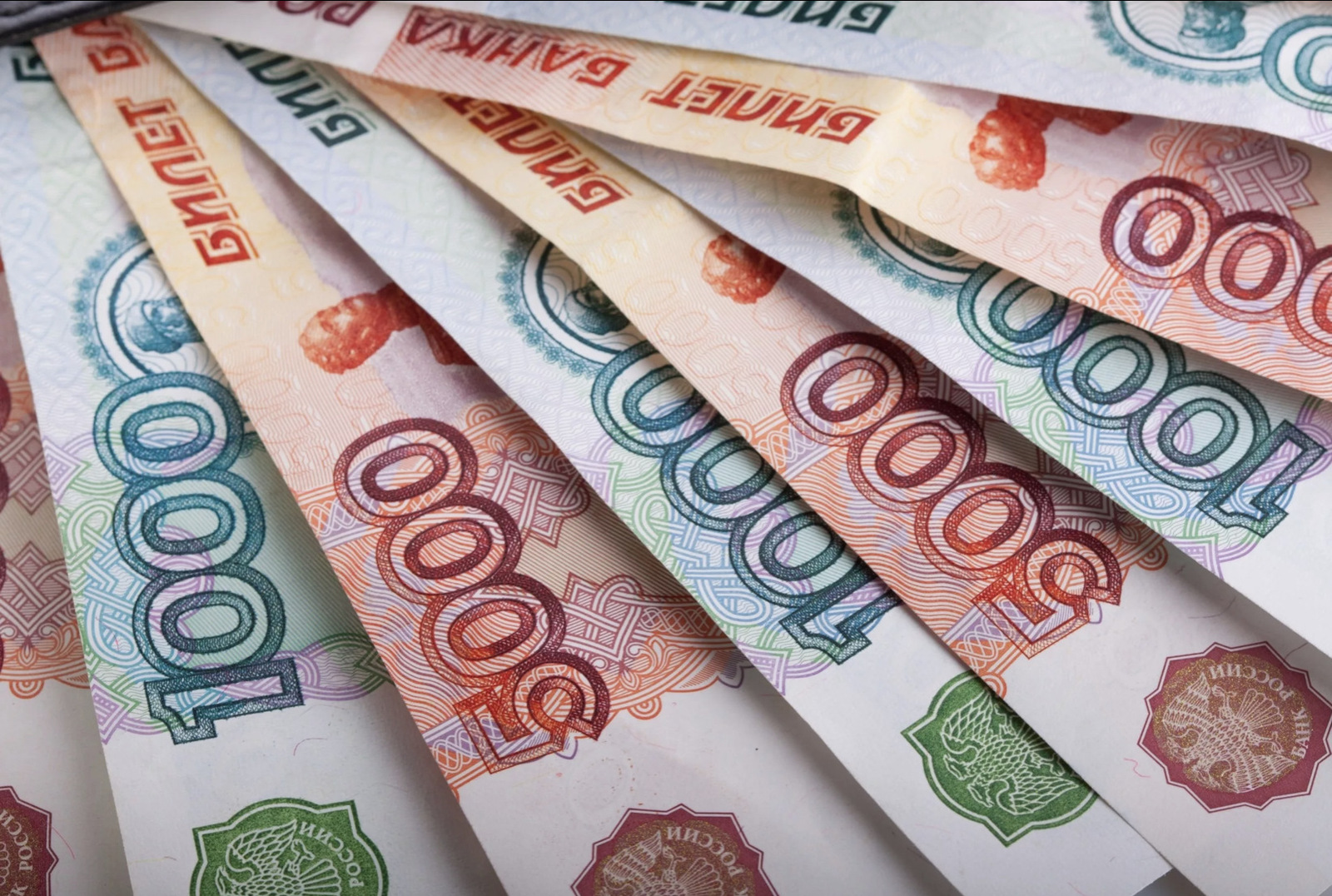 В Госдуме рассмотрят закон о ежемесячной выплате 10000 рублей семьям с детьми