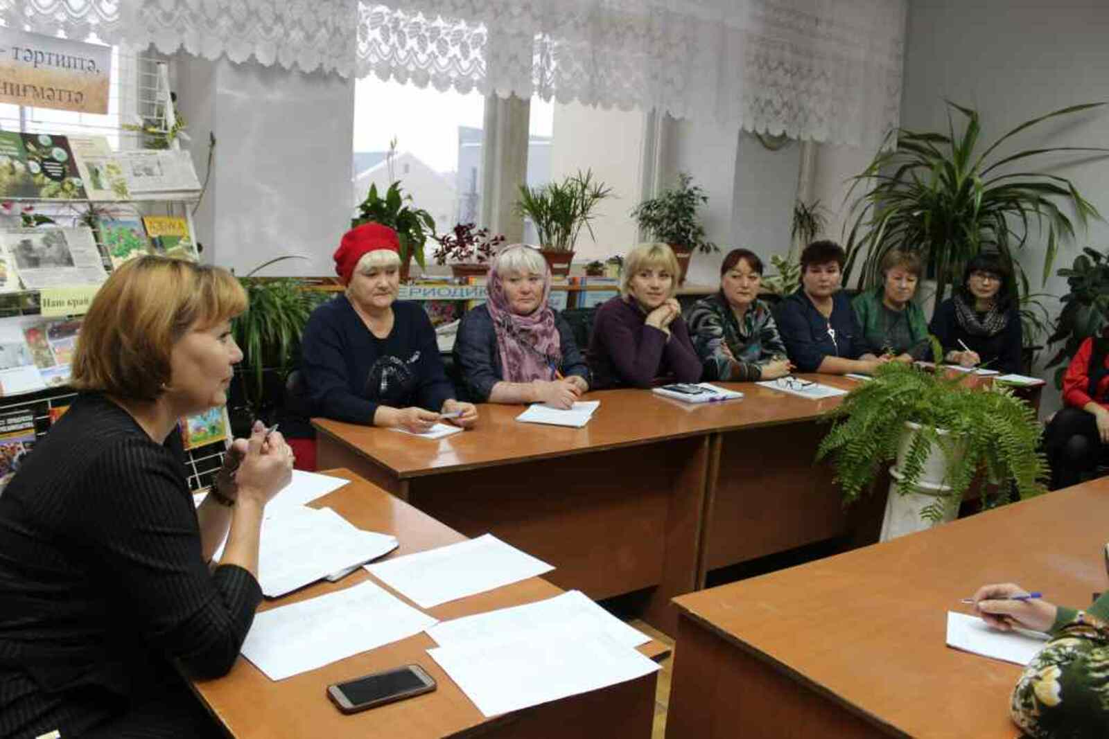 Заседания совета женщин района проходят массово и оживлённо.