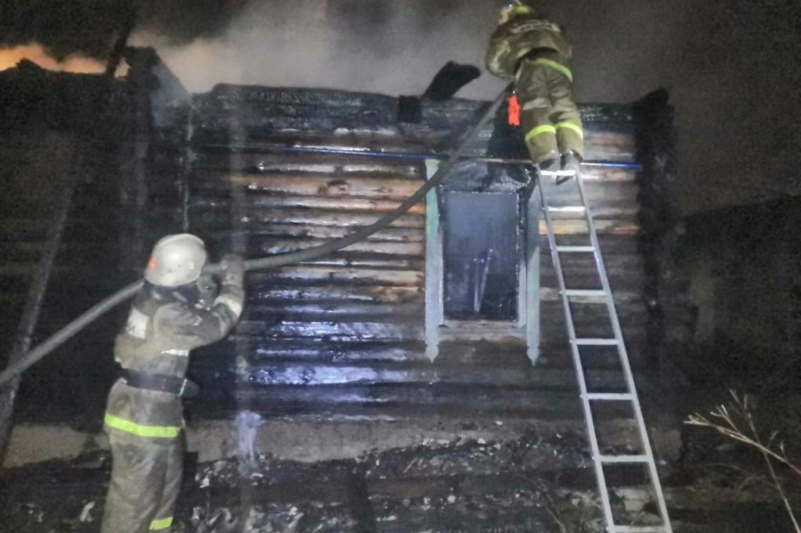 В Ишимбайском районе горели баня и дровяник