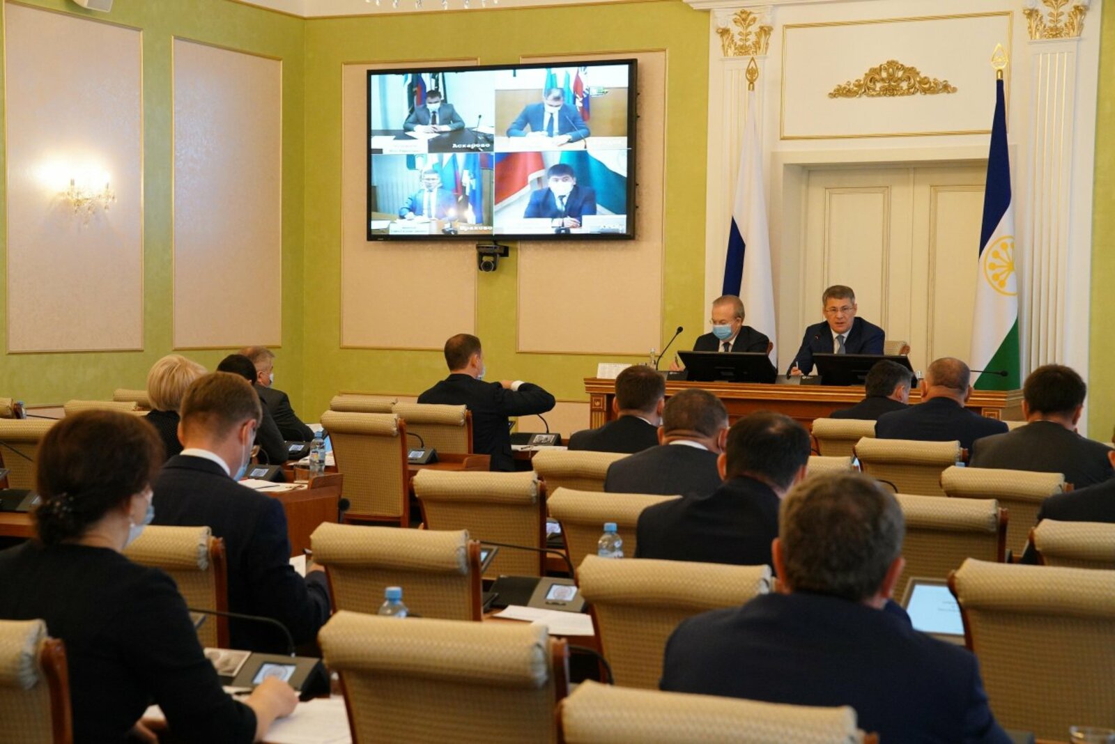Олег Яровиков