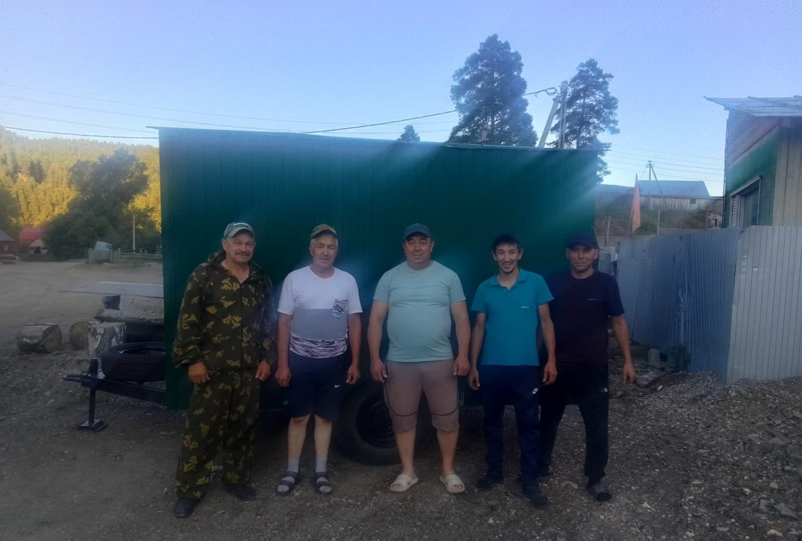 Жители Бурзянского района Башкирии отправили мобильную баню бойцам СВО