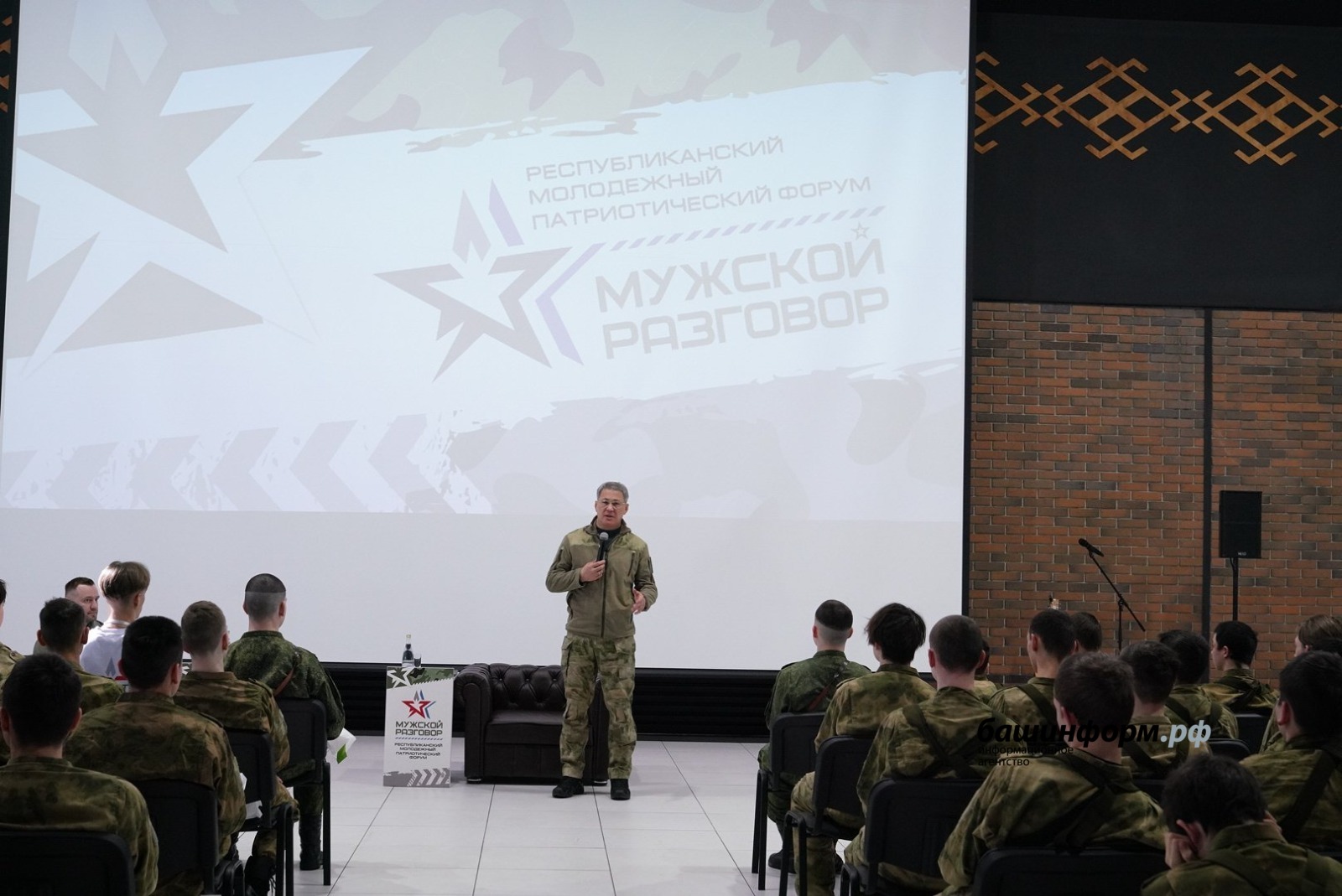 Олег Яровиков