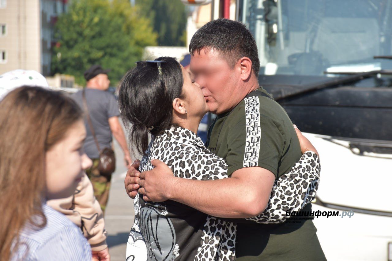 Из Уфы в зону СВО проводили группу мобилизованных