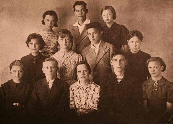 Рустем Кузеев – ученик 10-го класса школы №64 г.Уфы. 1941 г.