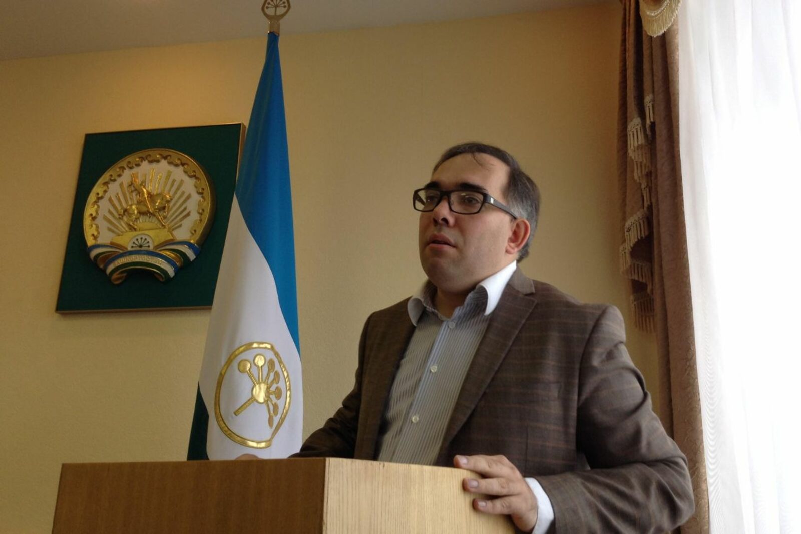 автор