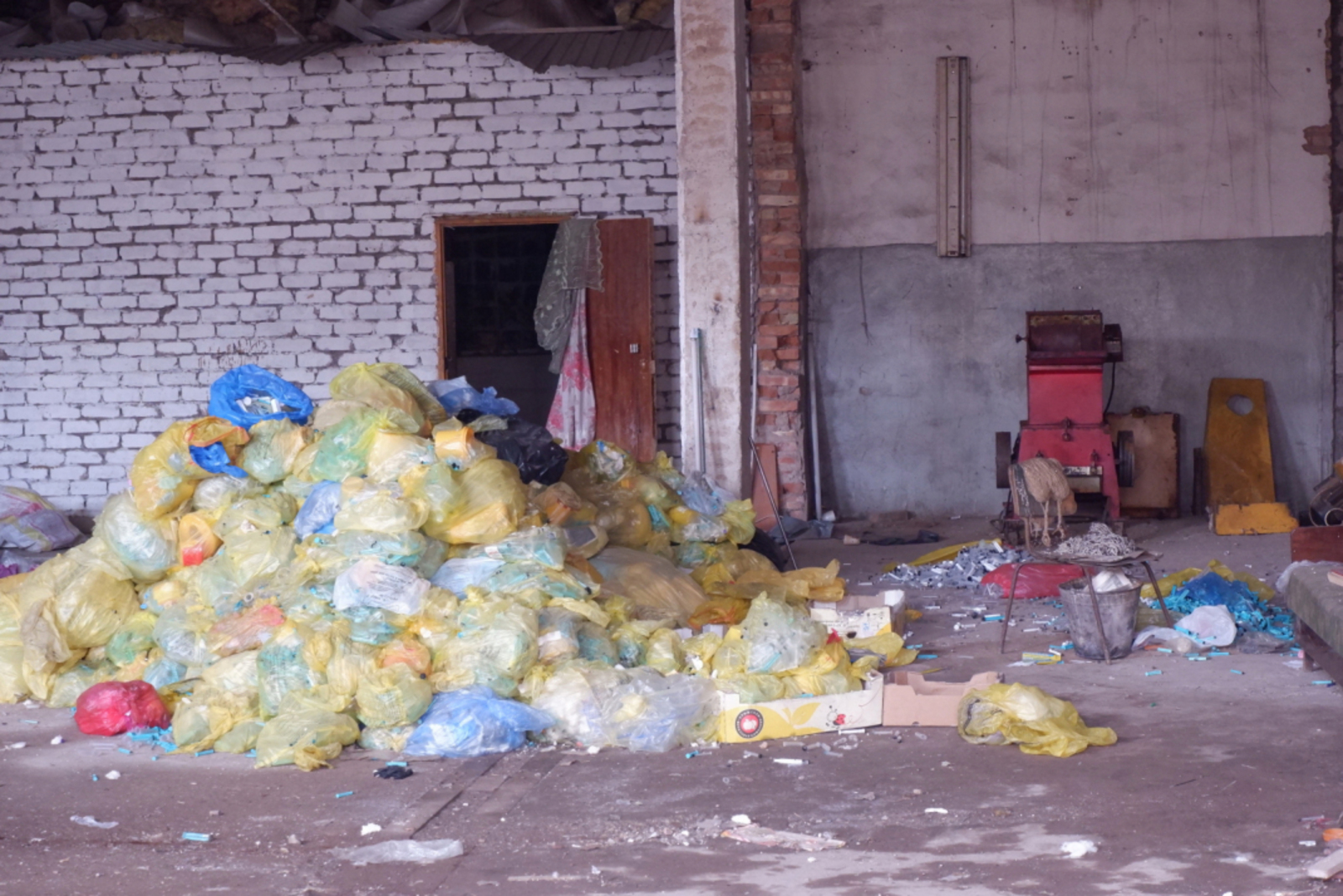 В Башкирии нашли опасную свалку медицинских отходов