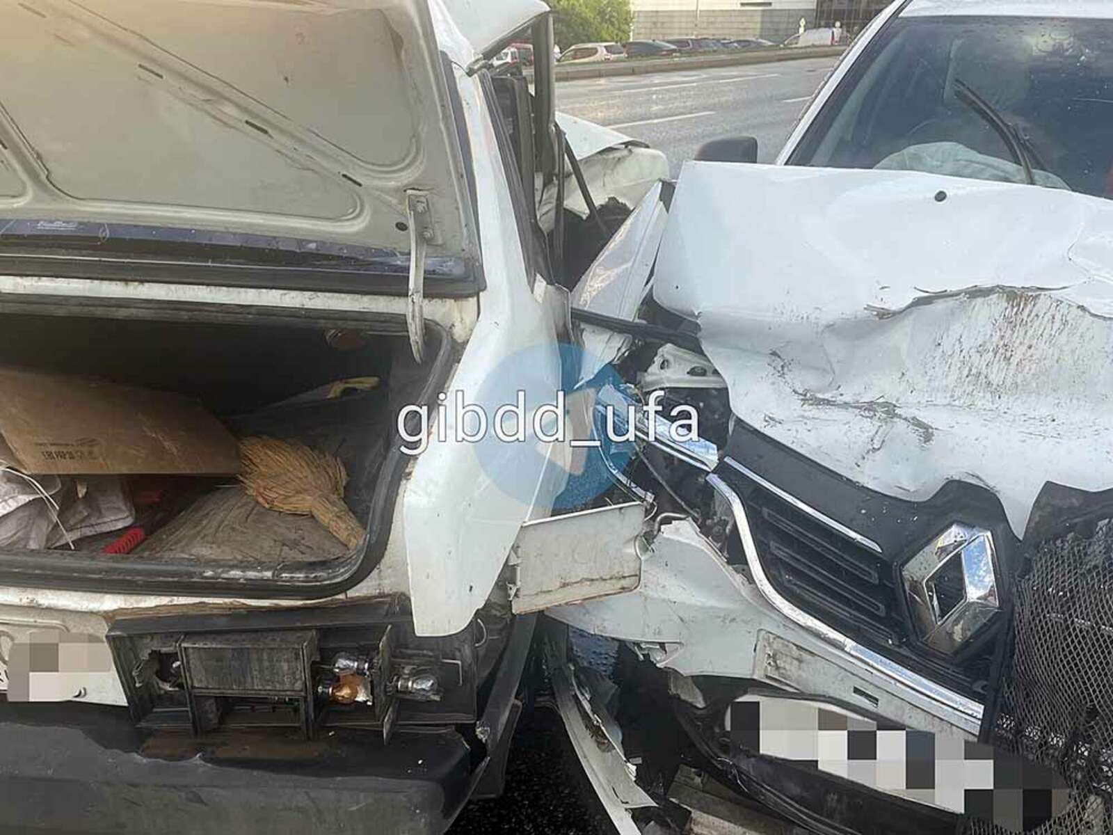 В Уфе в результате ДТП тяжёлые травмы получила пассажирка «Логана»