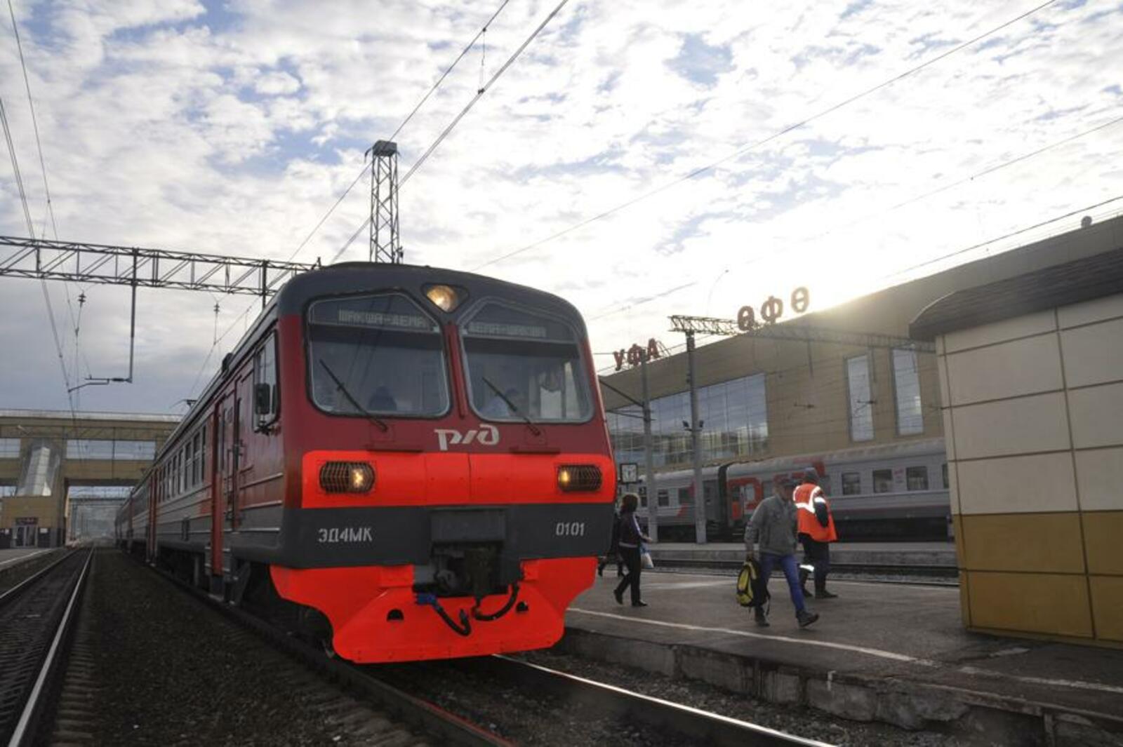 автор