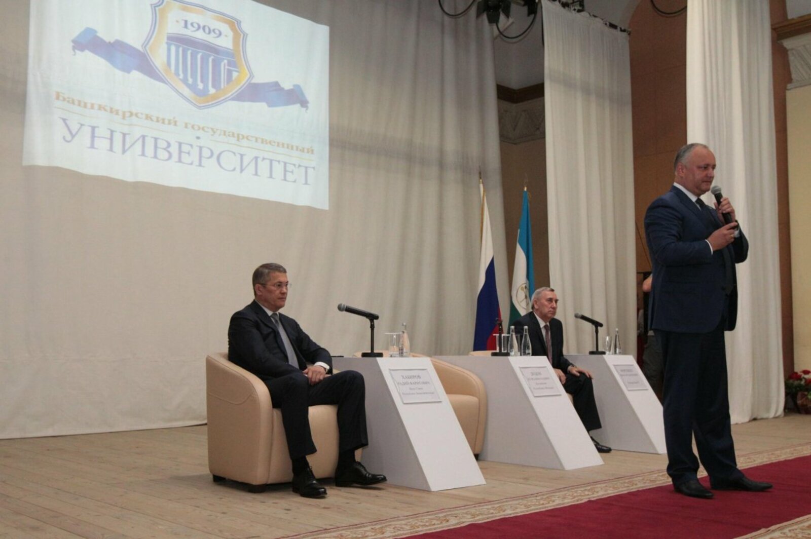 Олег Яровиков
