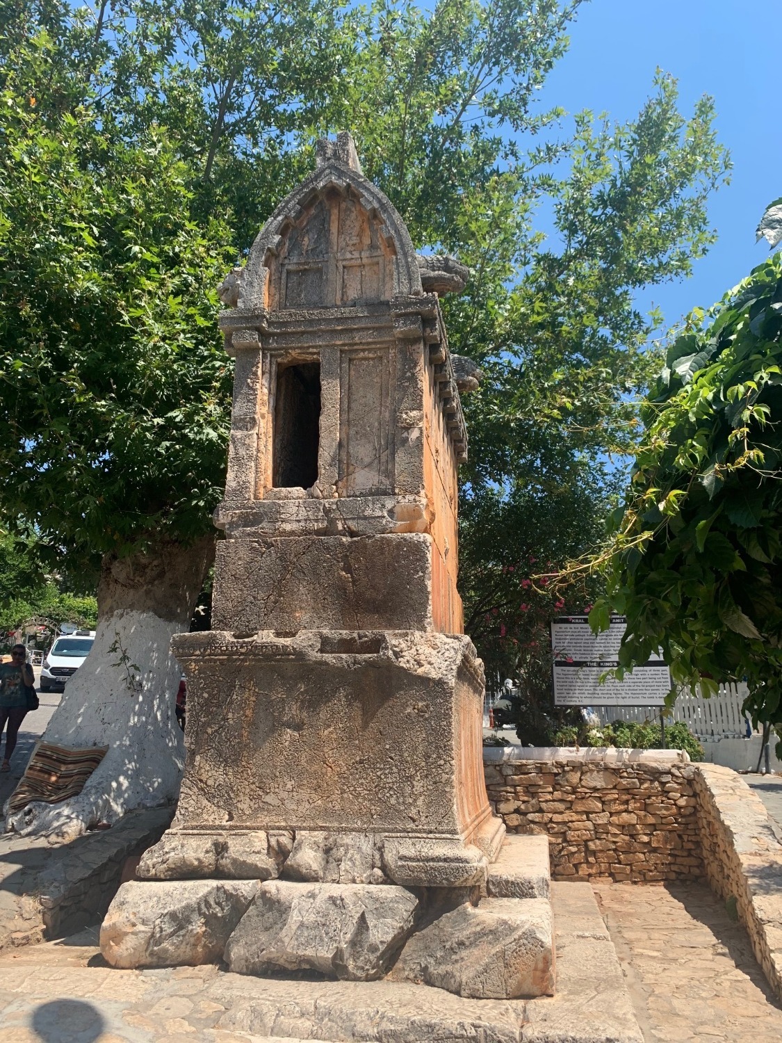 автор  Королевская гробница в Каше.