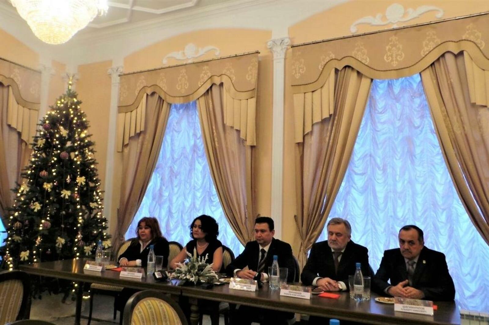 автор