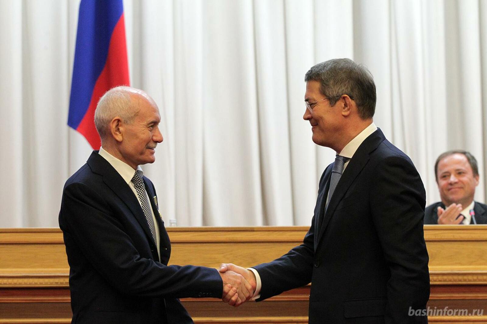 Олег Яровиков
