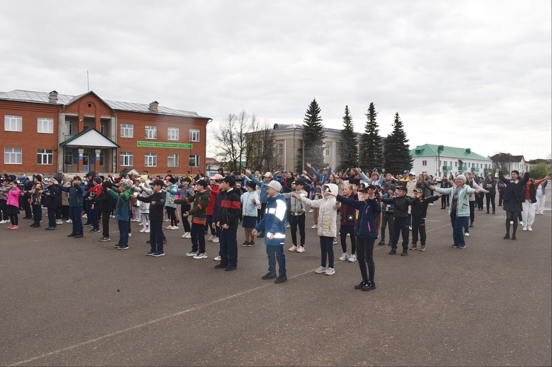 Жители  Кигинского района  присоединились к  акции «Семейное спортивное утро»