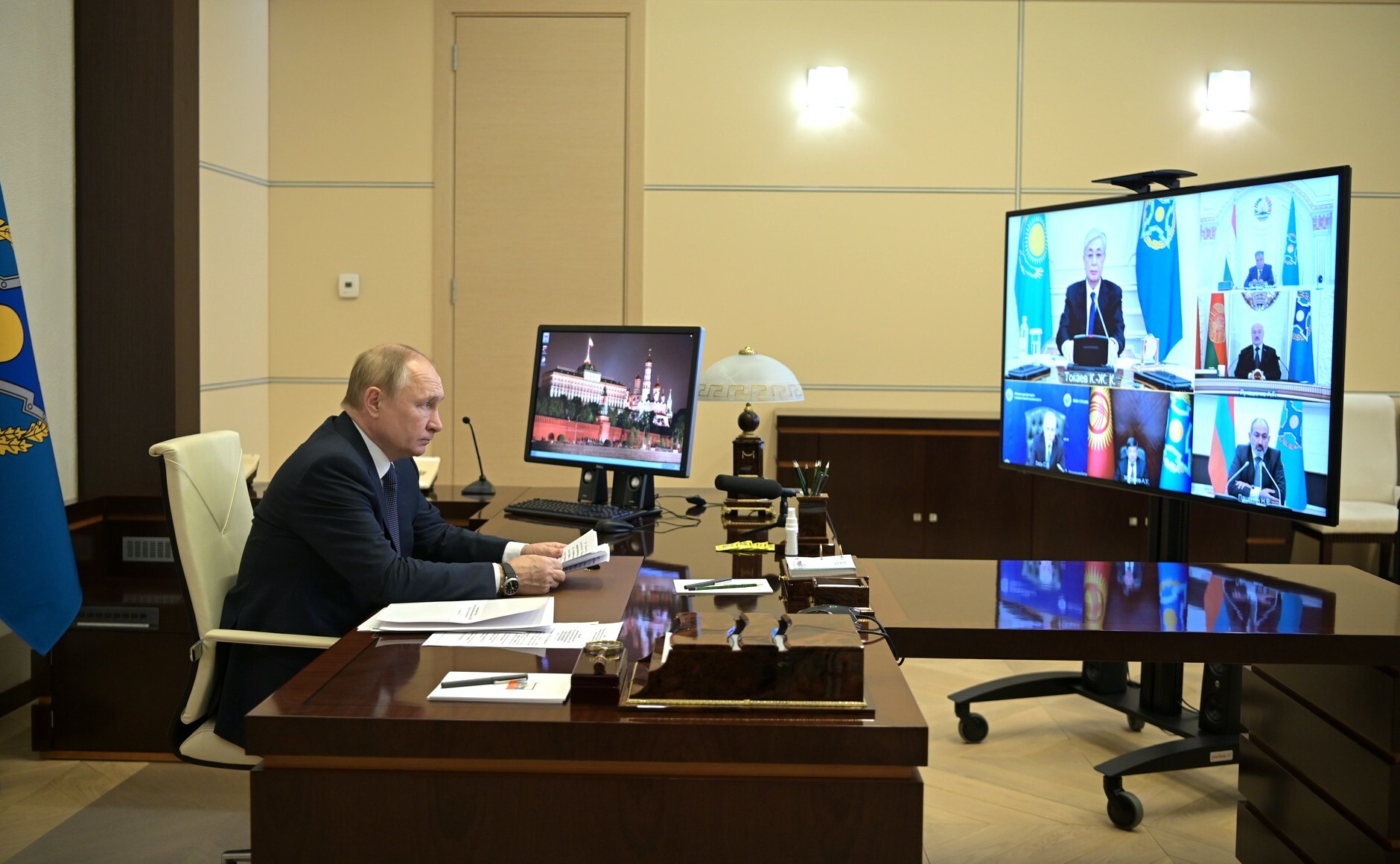 Владимир Путин принял участие во внеочередной сессии Совета коллективной безопасности ОДКБ