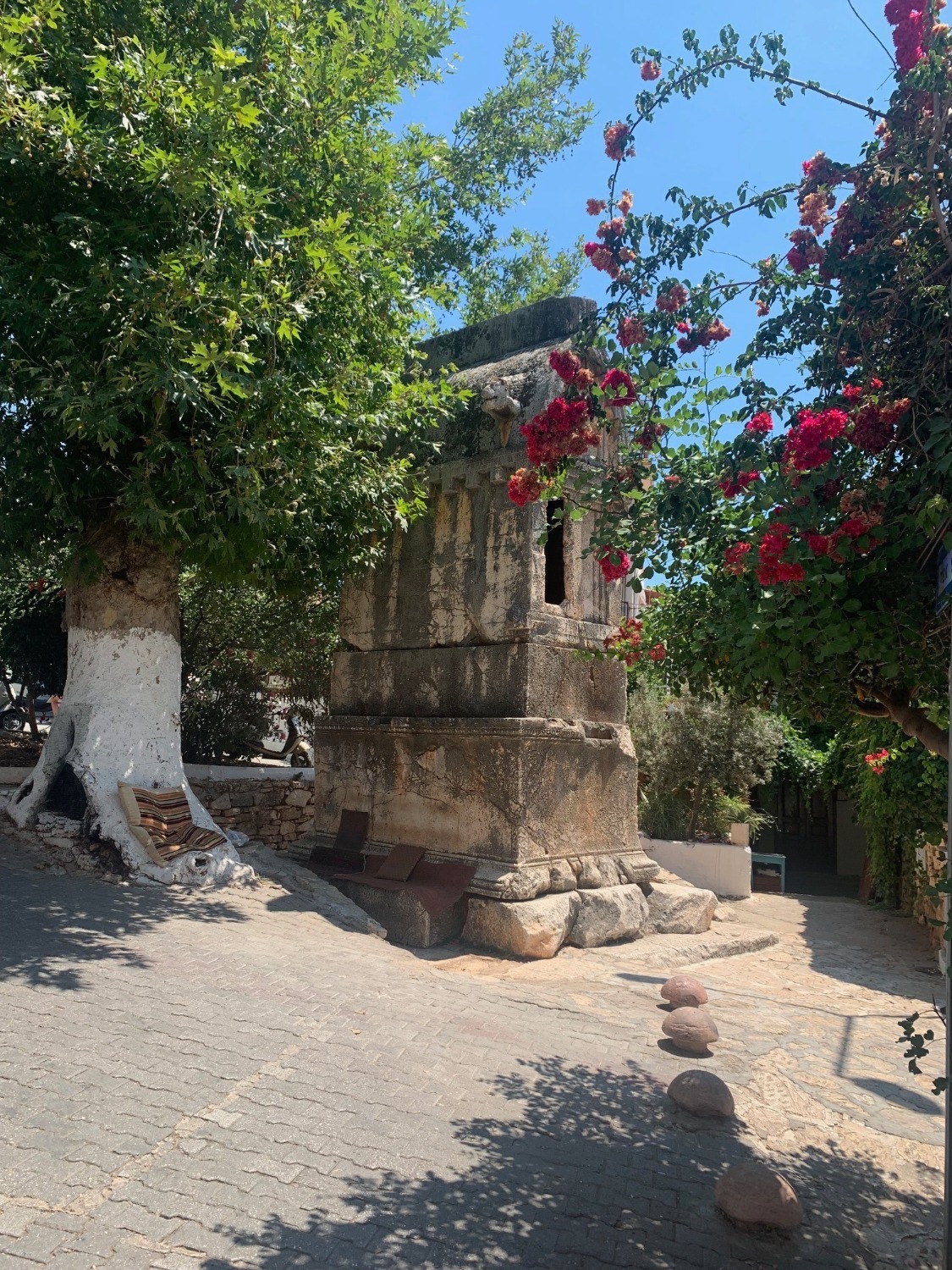 автор  Королевская гробница в Каше.