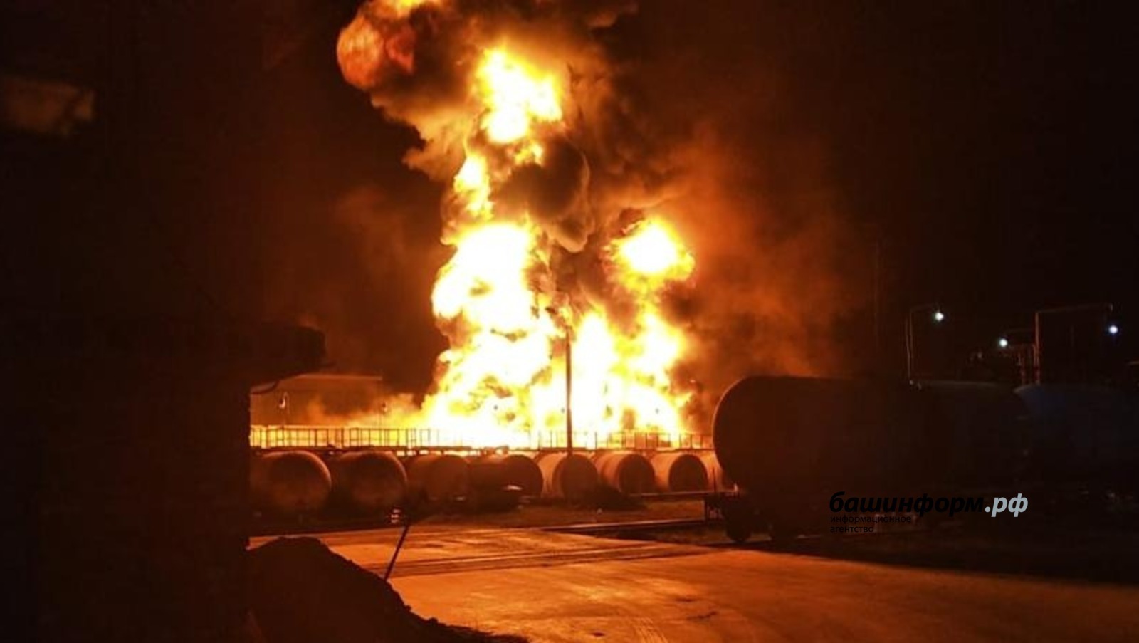 Пожар на нефтезаводе в Башкирии: загорелся мазут