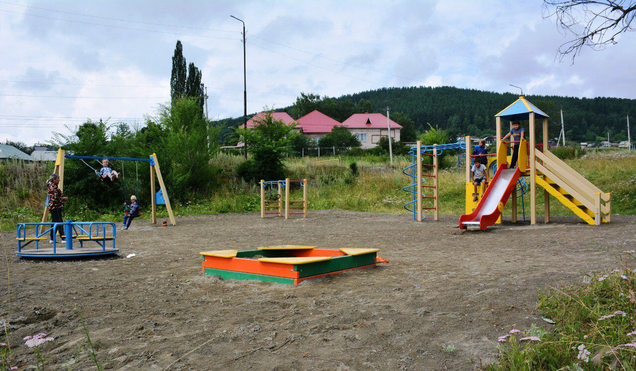 Новая детская площадка появилась в отдалённом микрорайоне Белорецка