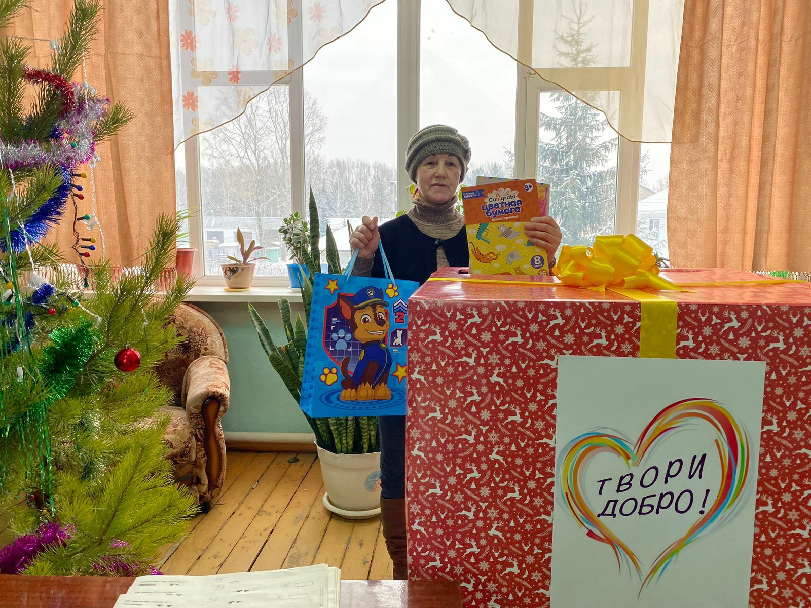 Коллективы организаций Кигинского района пополняют Мешок Деда Мороза