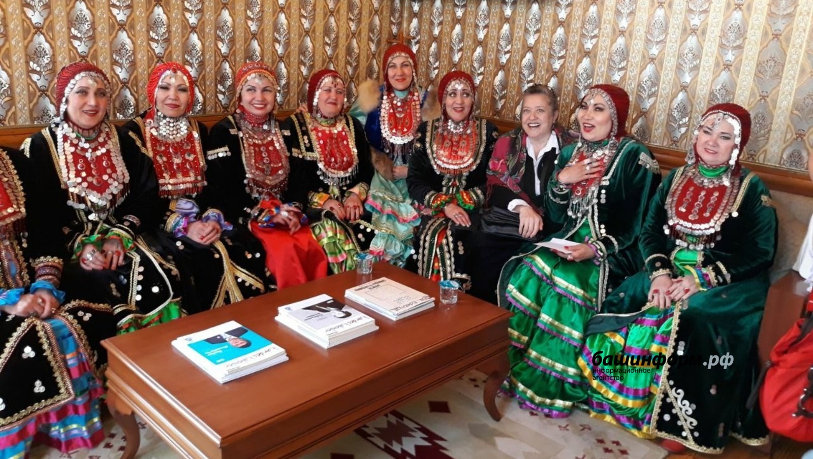 автор