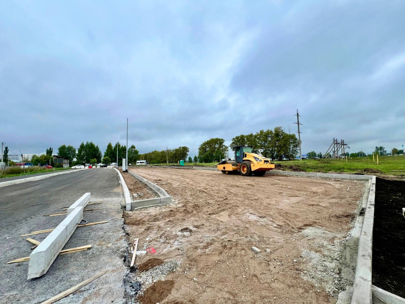 В Уфе ремонтируют дорогу к новой поликлинике в Затоне