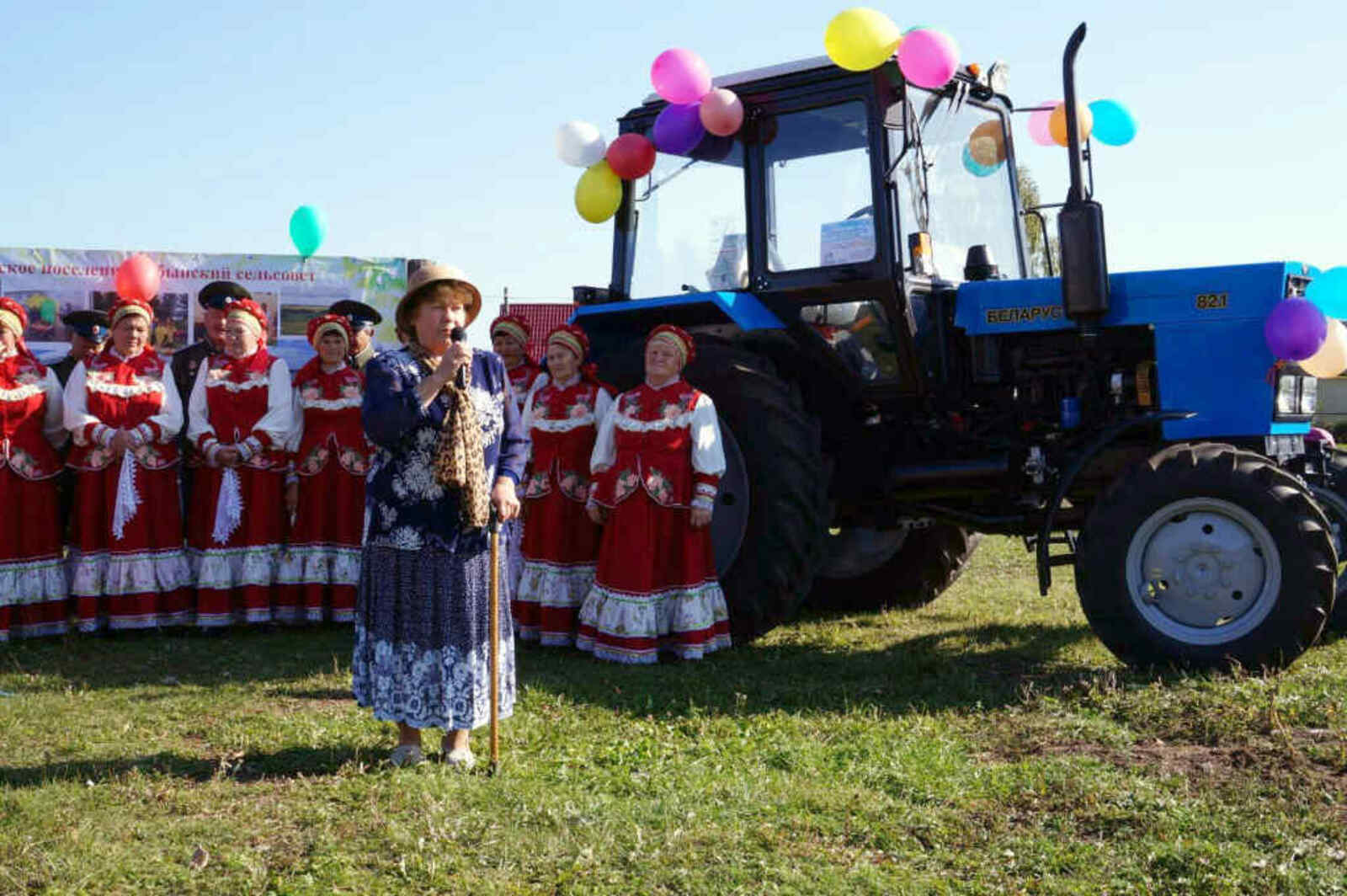 Для табынцев приобретение трактора – настоящий праздник, ведь теперь многие вопросы в сельсовете будут решаться быстрее и качественнее.