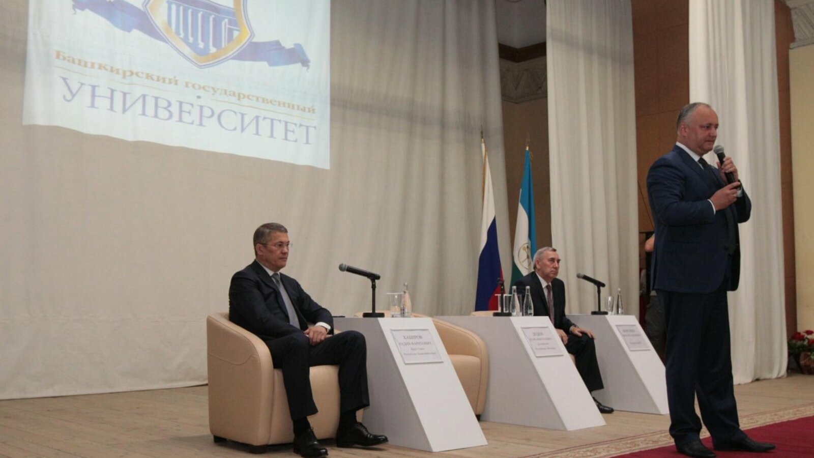 Олег Яровиков