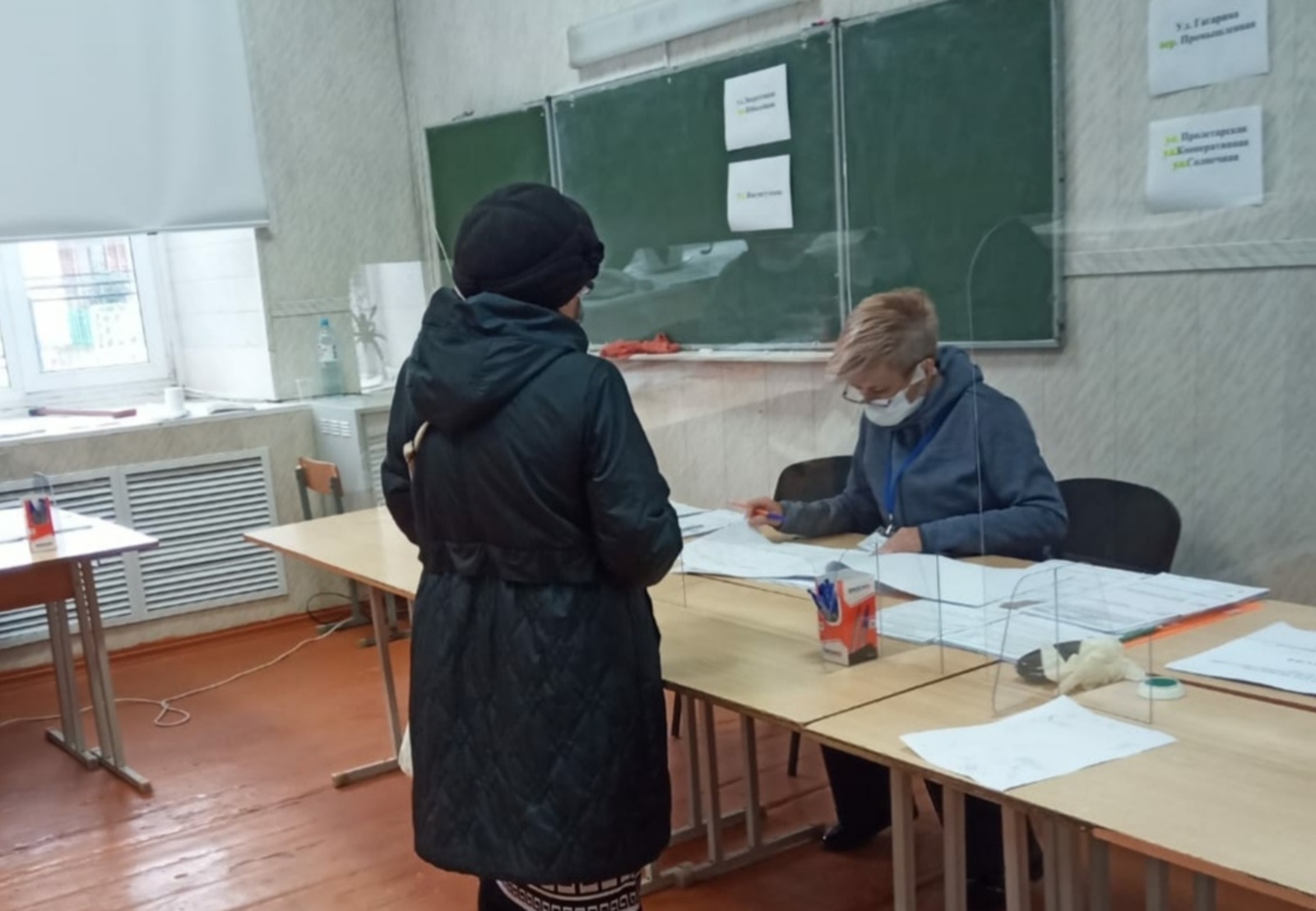 Выборы депутатов в Госдуму восьмого созыва и местные советы продолжаются