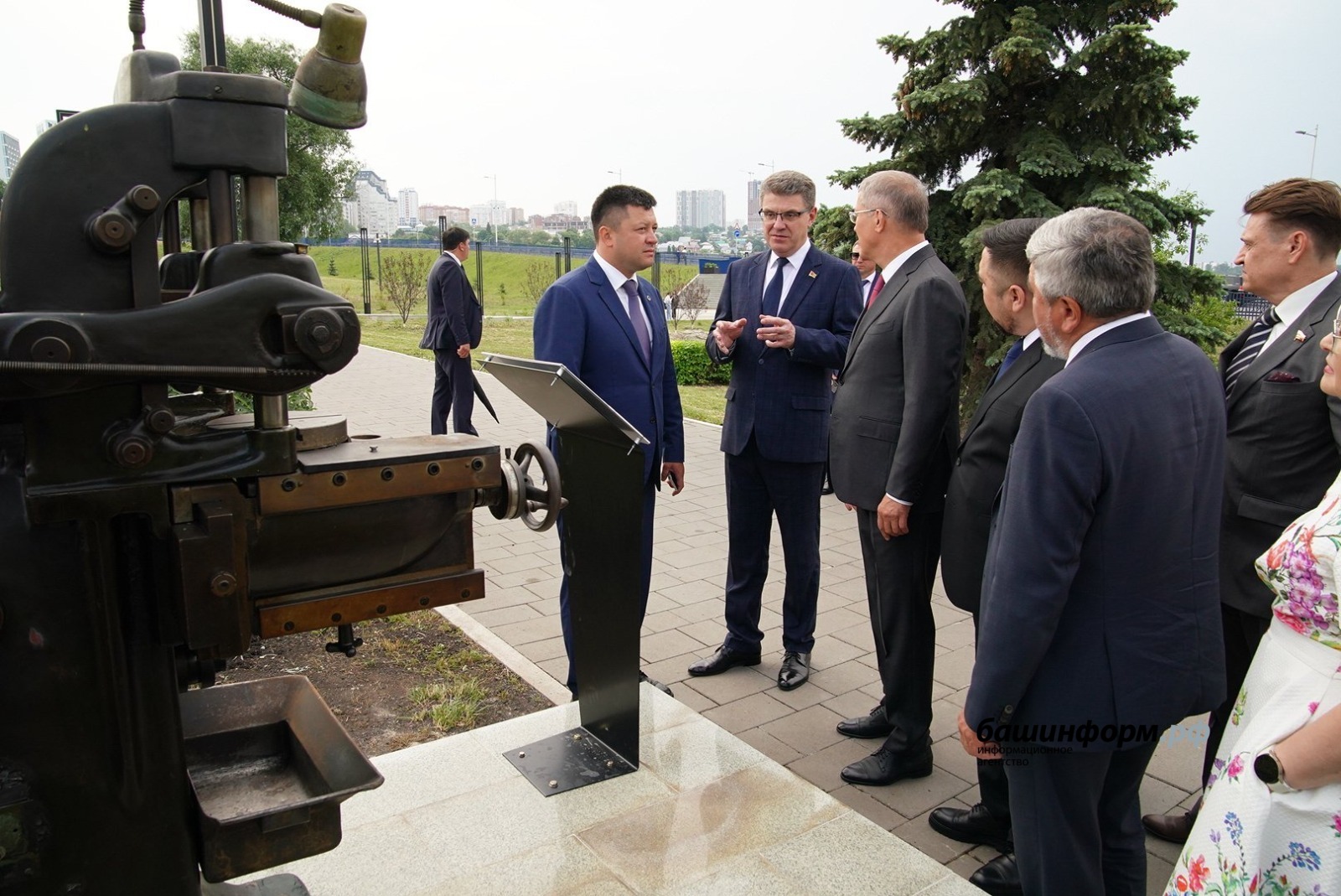 Олег Яровиков