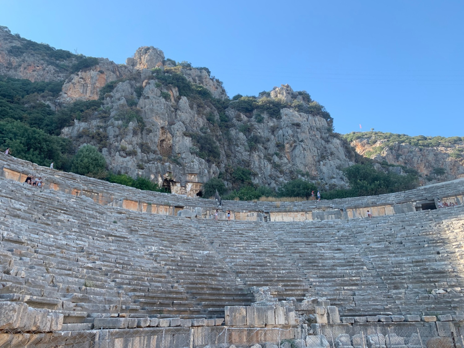 автор  Каменный театр.