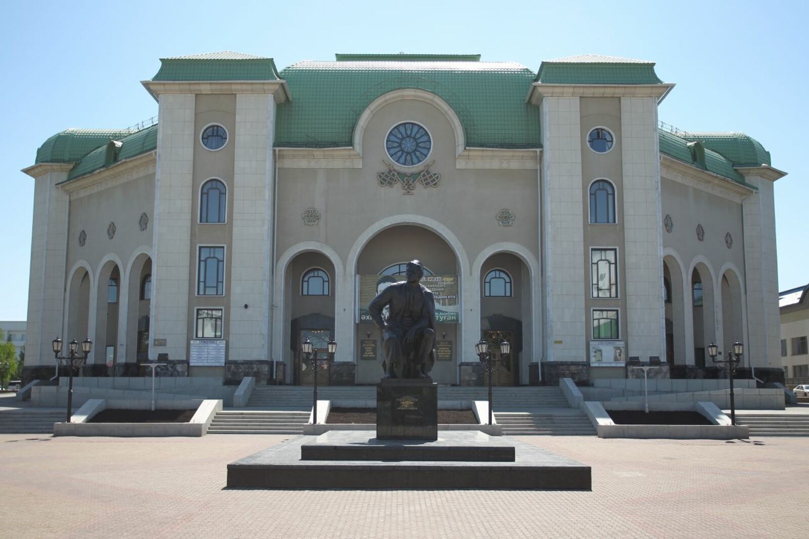 Олег Яровиков