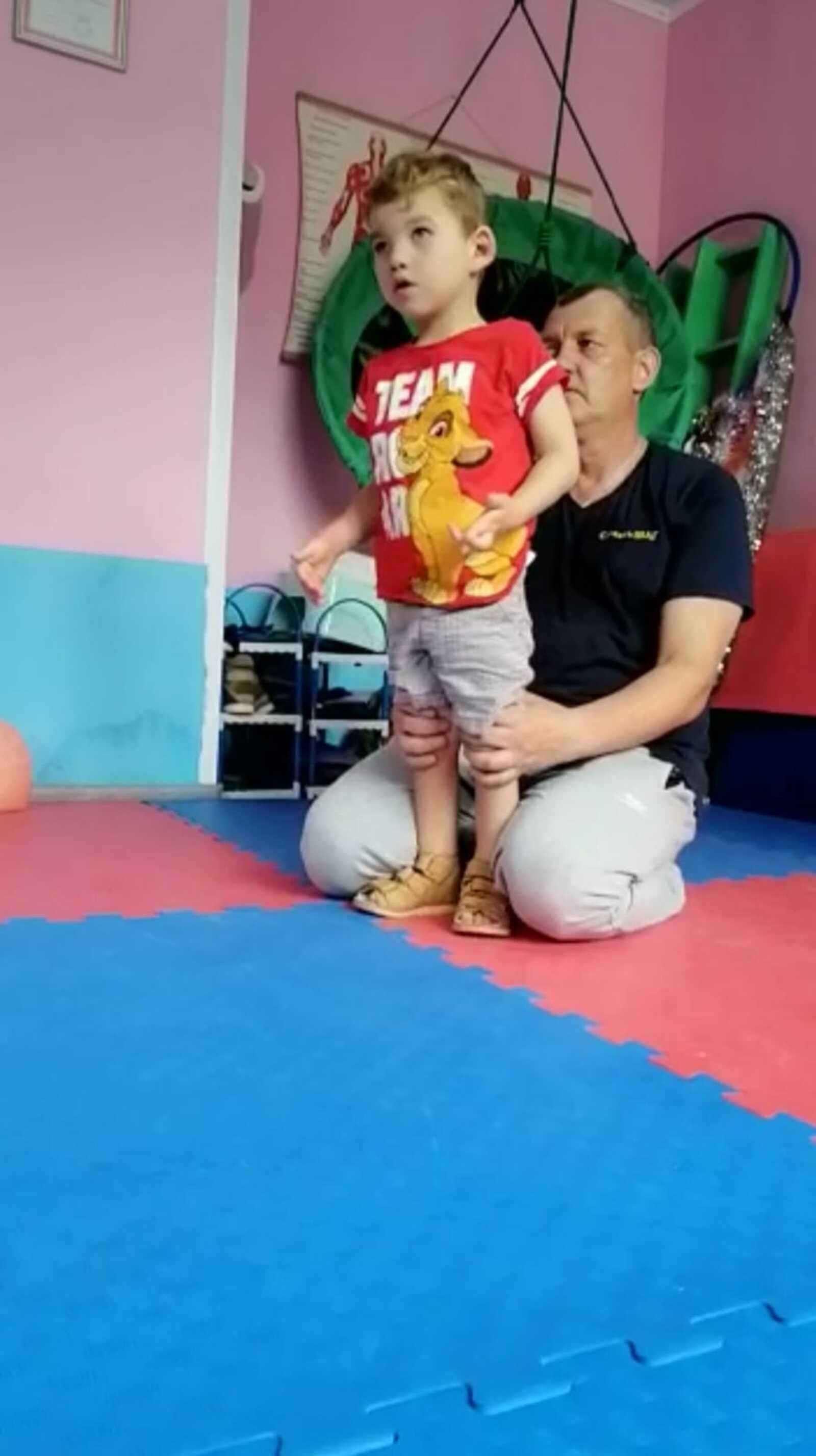 В Башкирии ребёнок с синдромом Лежёна сам стал ходить