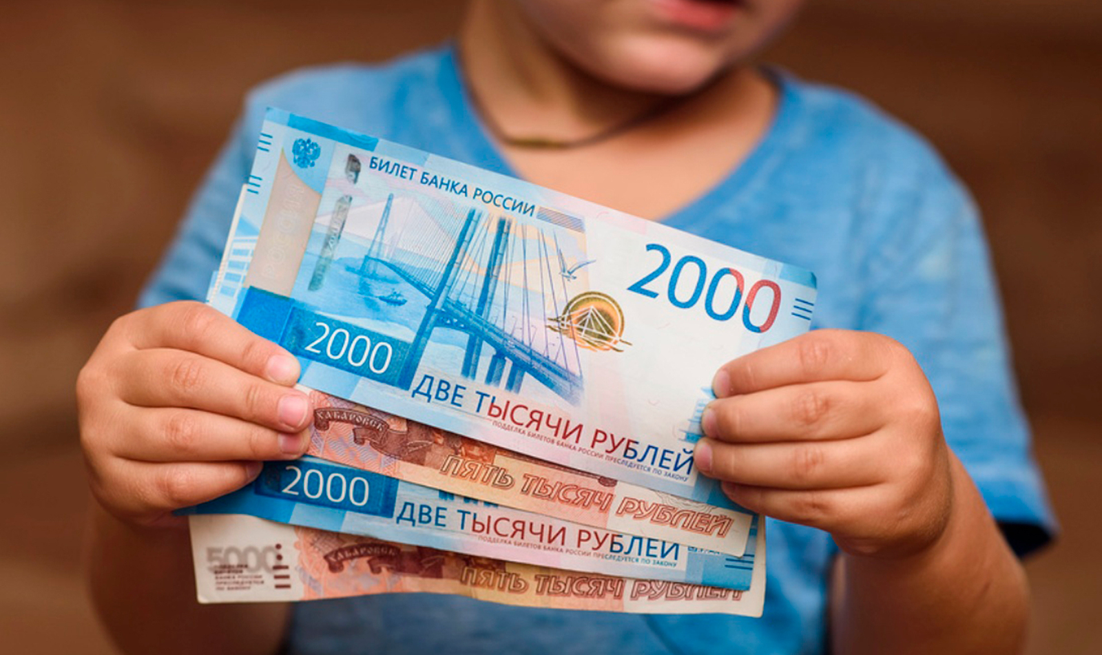 Разовую выплату в размере 20 тысяч рублей получат семьи с детьми