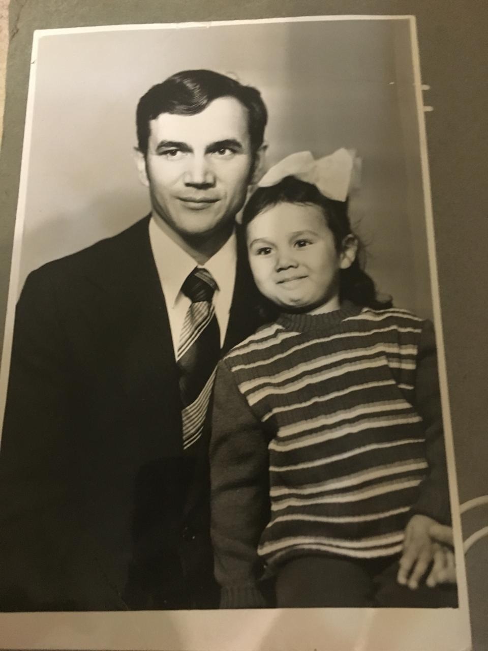 отец и родная сестра Гульнара
