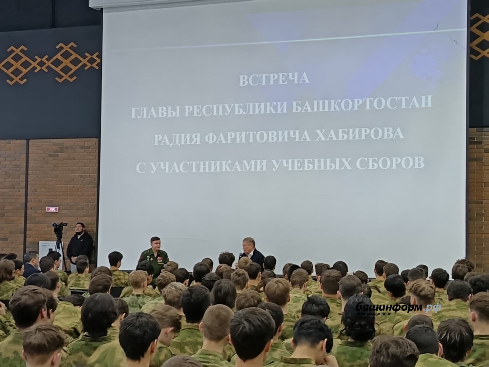 автор