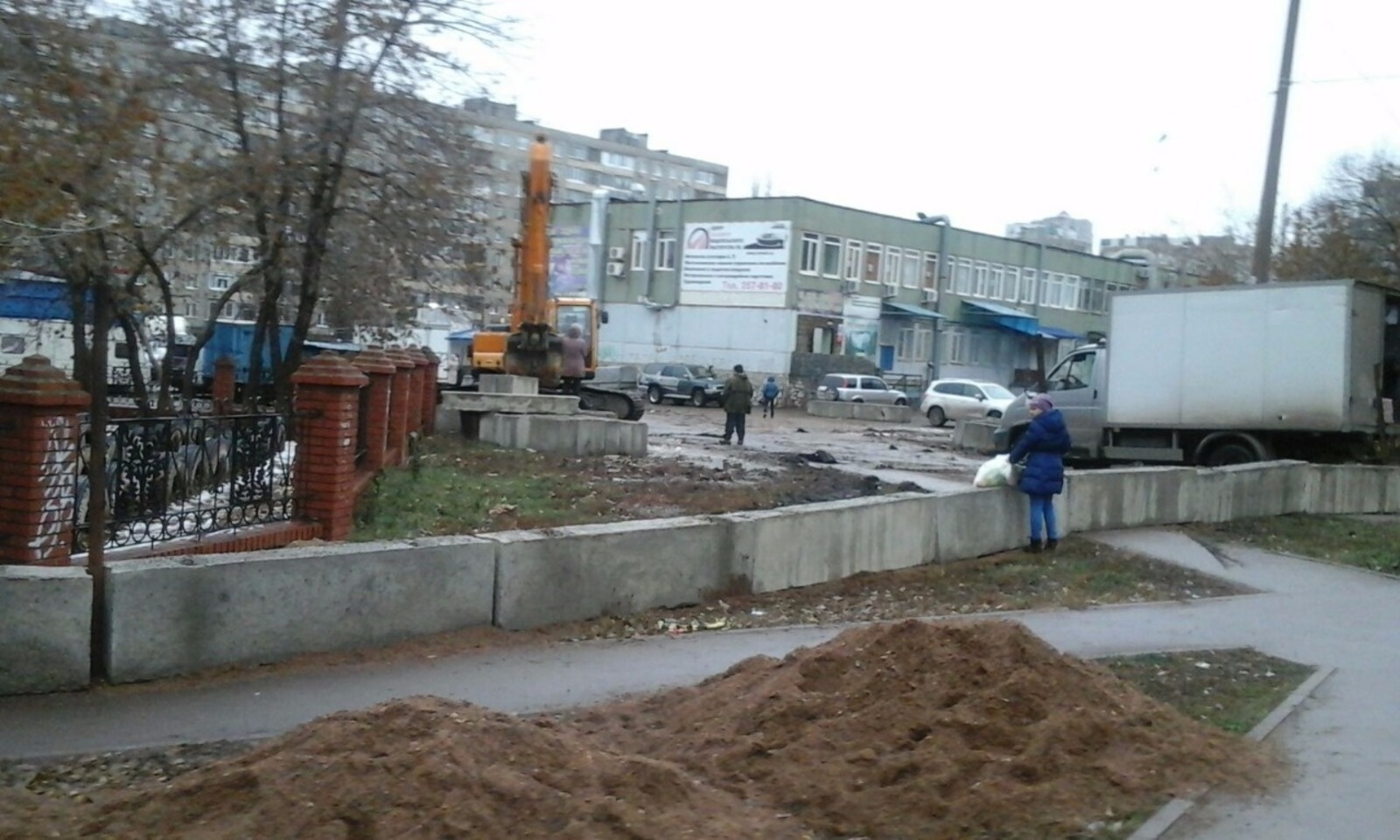 Олег Яровиков и местный житель