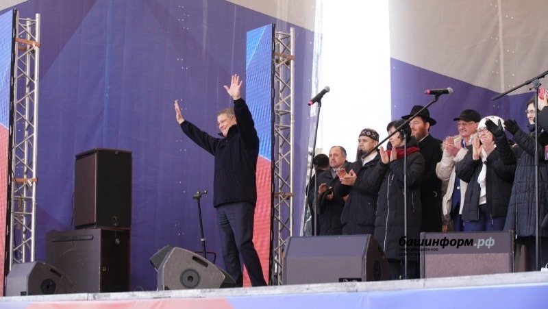 Глава Башкирии на митинге–концерте «Своих не бросаем» дал старт очередному конвою с гуманитарной помощью для жителей Донбасса