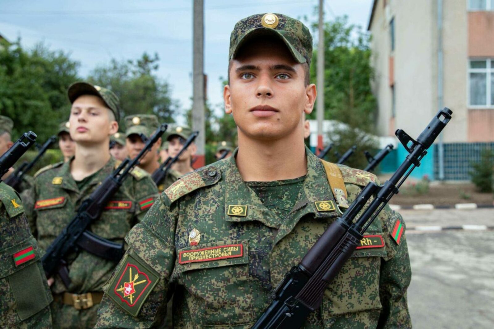 Чел в армии. Военная форма. Современная Российская Военная форма. Красивый солдат.