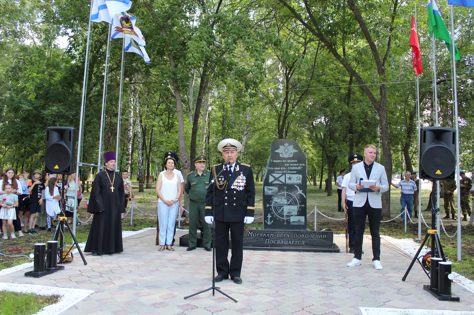С поздравительными словами к собравшимся обратился почетный член Морского собрания Республики Башкортостан, ветеран подводного флота России, капитан первого ранга Рамиль Биктимиров.