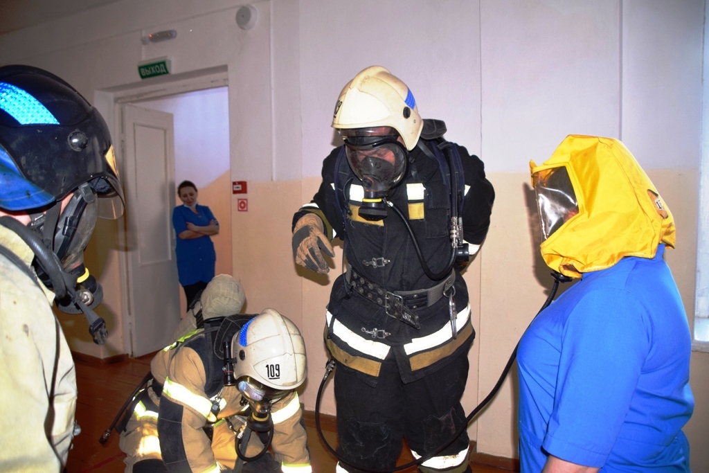 В башкирском Янауле прошли пожарно-тактические учения в школе
