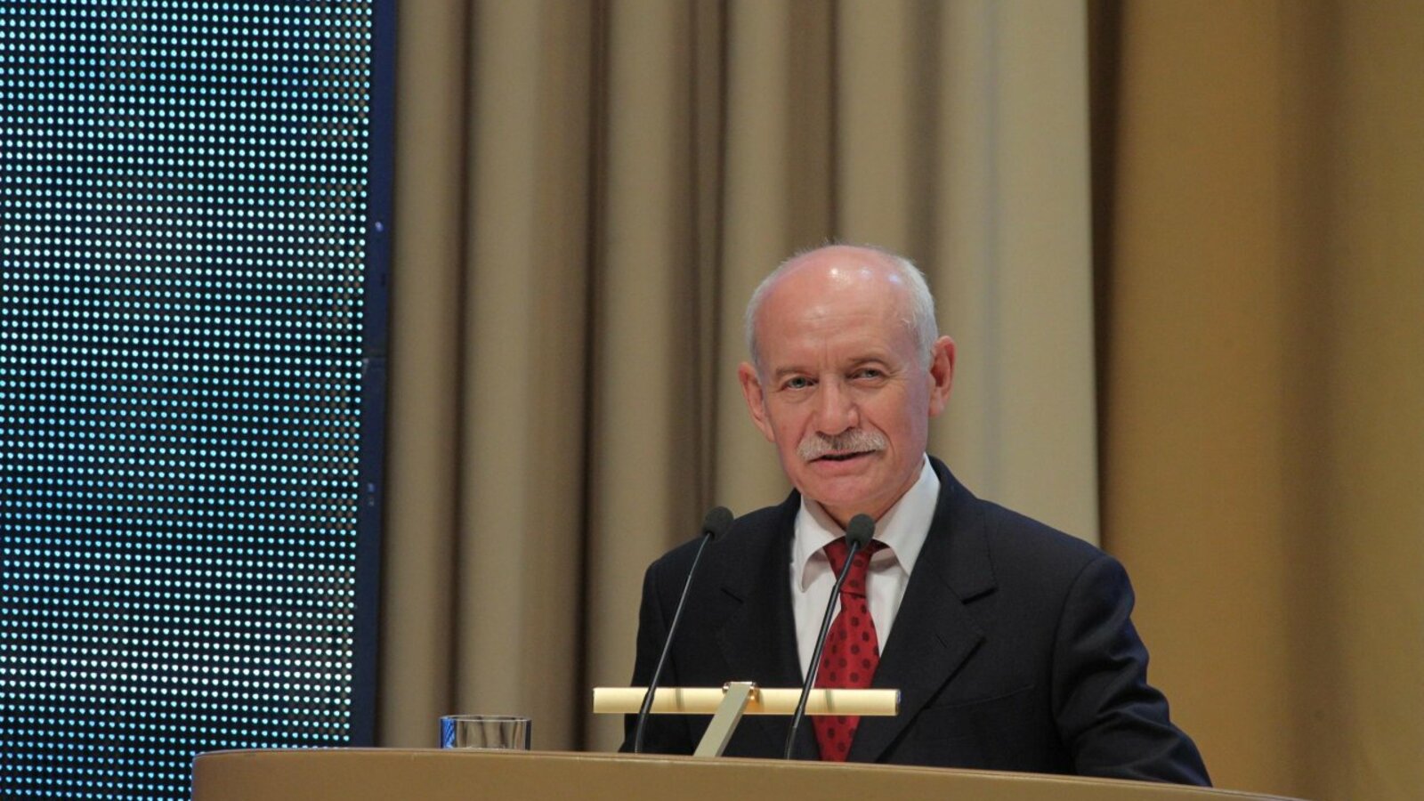 Олег Яровиков