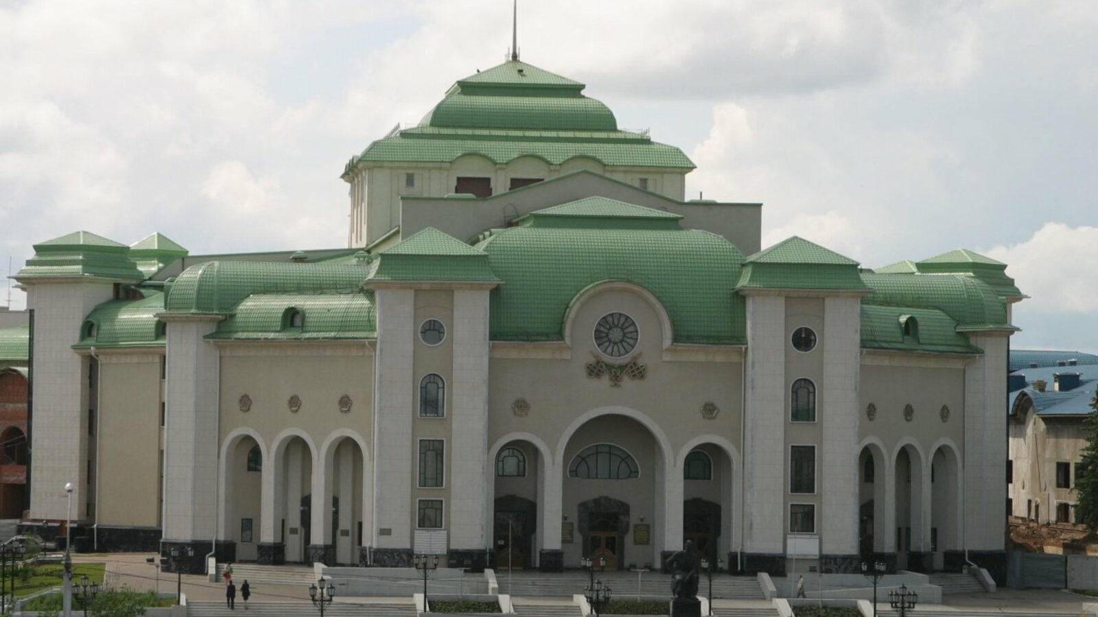 Олег Яровиков