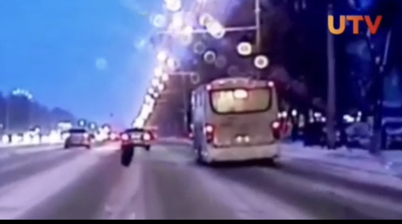 В Башкирии у автобуса оторвались колеса на ходу