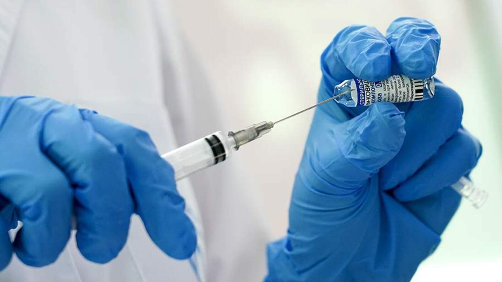 Попова рассказала о сроках между прививками от гриппа и коронавируса