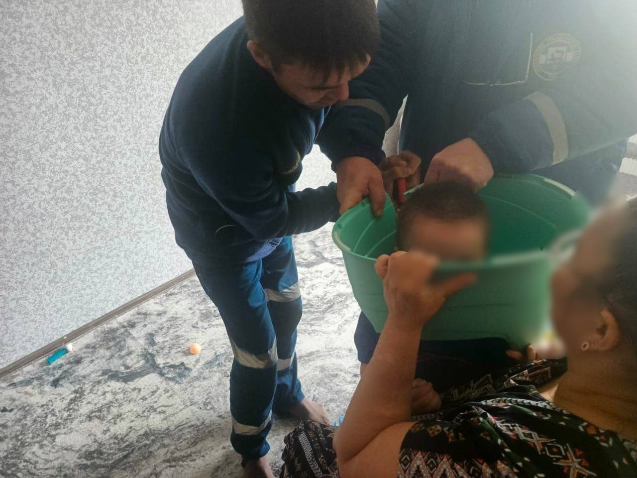 В Уфе голова 2-летнего мальчика застряла в горшке