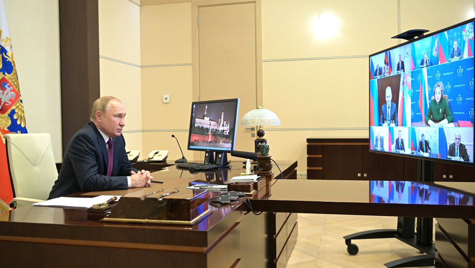 Владимир Путин обсудил вопросы безопасности приграничных регионов России