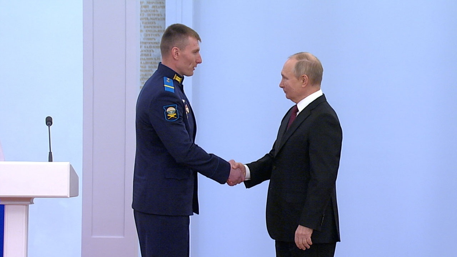 Путин принял участие в церемонии награждения Героев Отечества