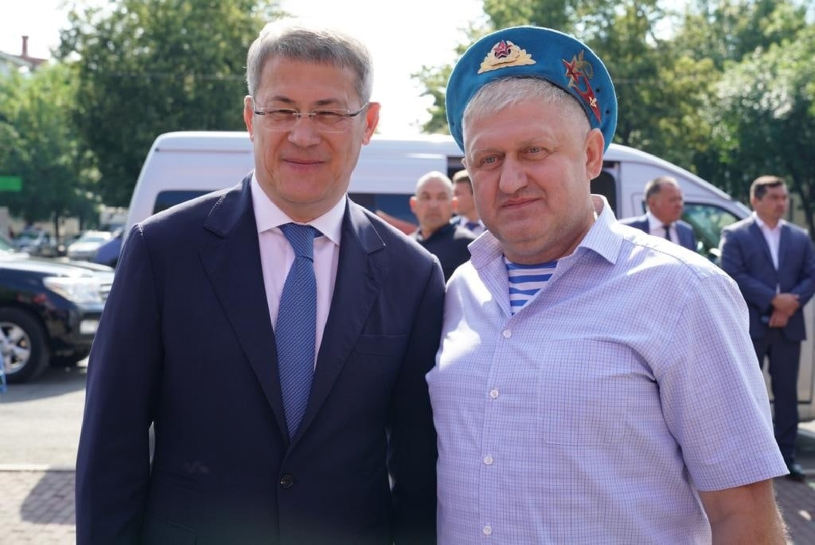 Радий Хабиров поздравил десантников с праздником