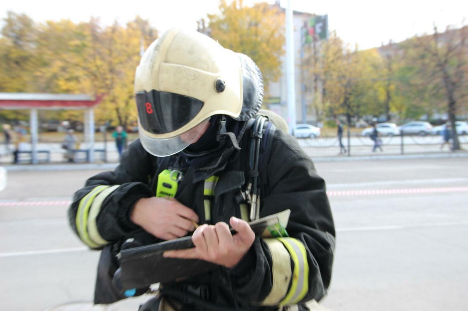 автор