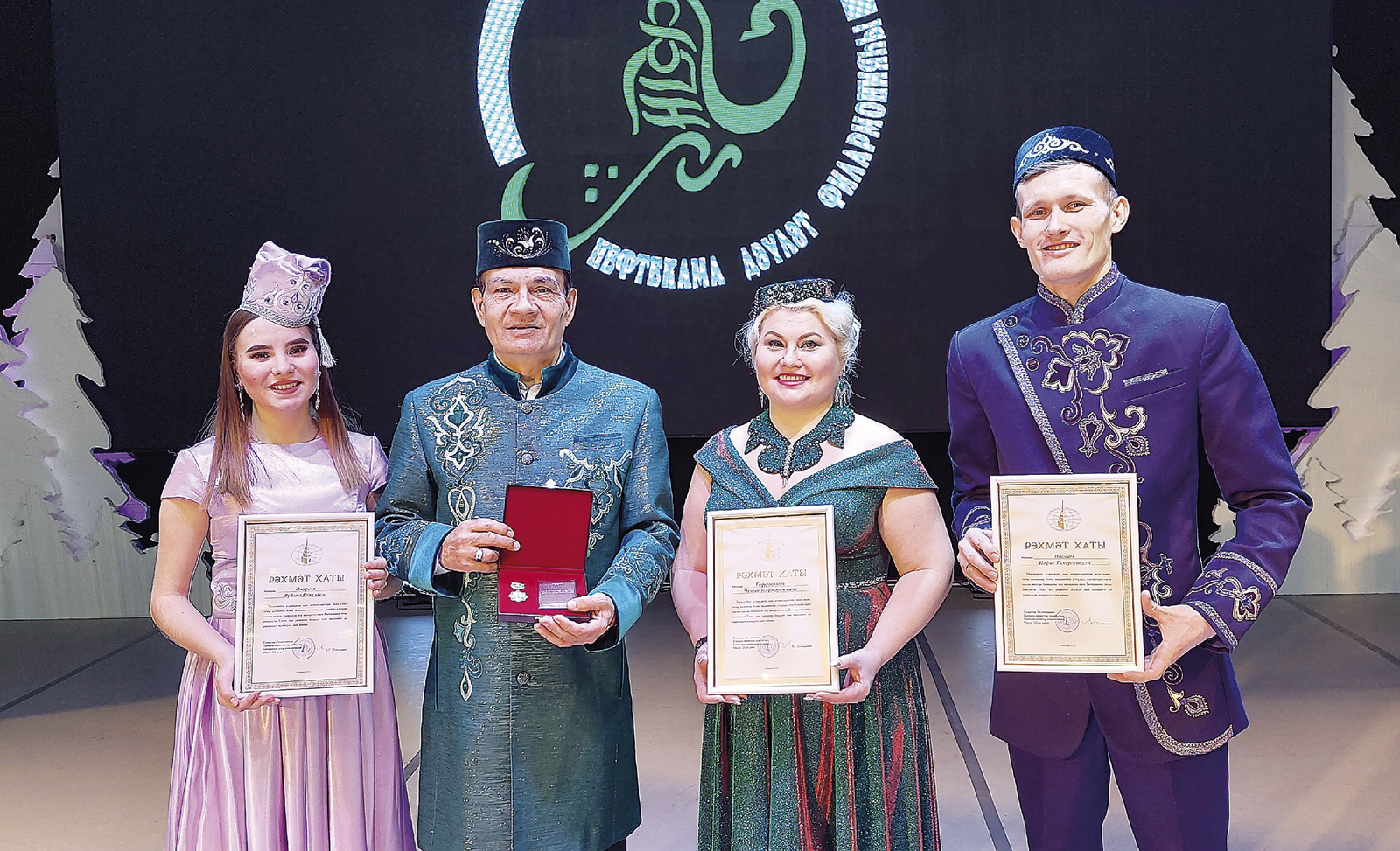 Артисты Нефтекамской государственной филармонии получили заслуженные награды.